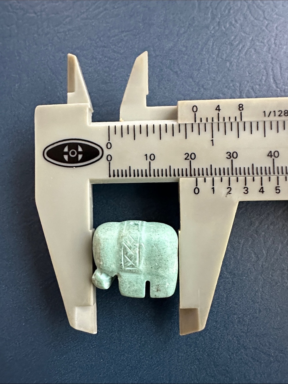 Rare Vintage Carved Turquoise Elephant bead B - Picture 6 of 7